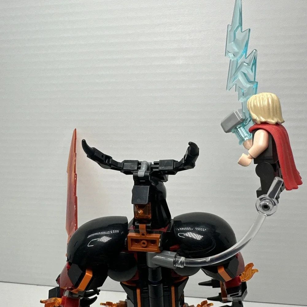 LEGO Super Heroes: Thor Vs. Surtur Construction Figure (76289) INCOMPLETE - Picture 9 of 16